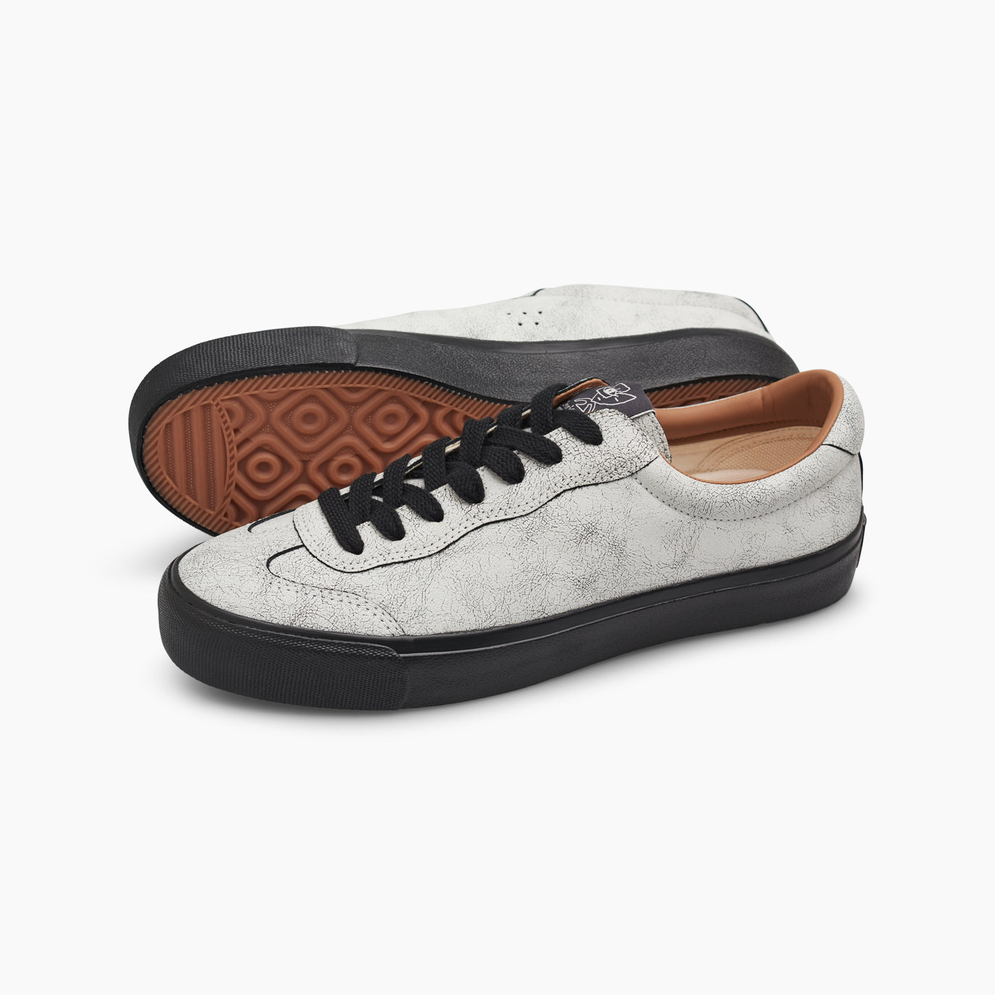VM004-Milic (Artisan White/Black) – Last Resort AB USA